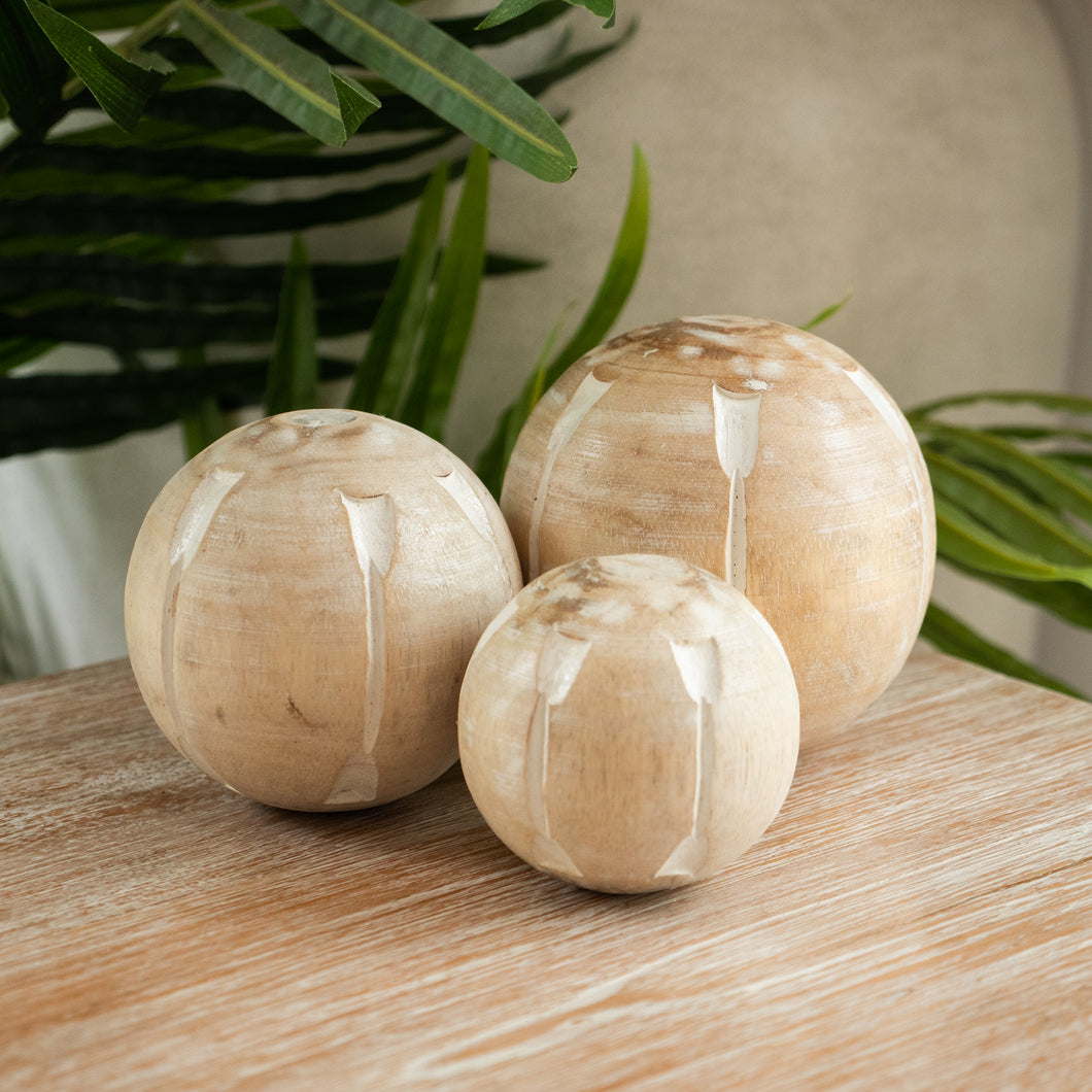 Natural or Whitewash Decorative wooden  Balls.